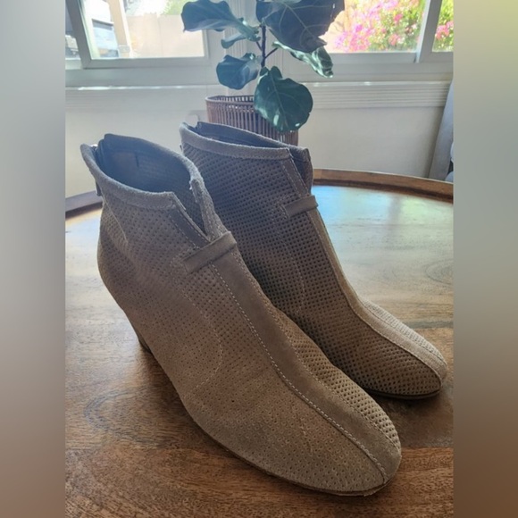 Aquatalia Xcellent Suede Perforated brown booties size 6 1/2 - Picture 1 of 11